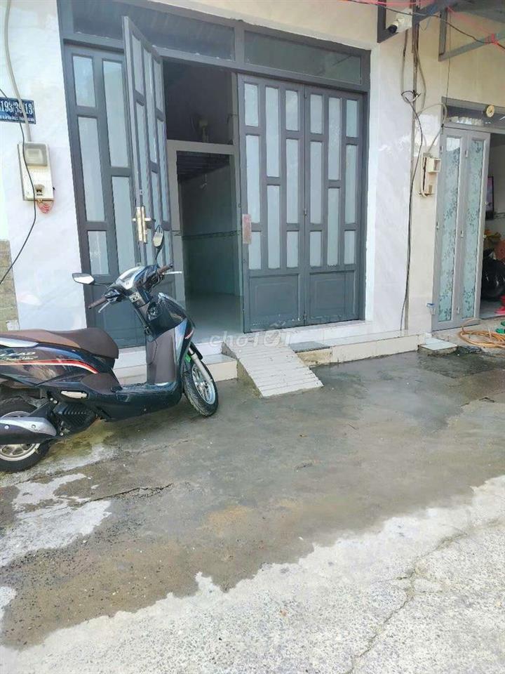 cho thuê nhà DT 4*10  (gân ngã tư Bà Điểm) 4.5tr/tháng