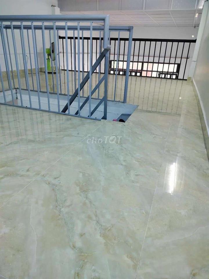 cho thuê nhà DT 4*10  (gân ngã tư Bà Điểm) 4.5tr/tháng