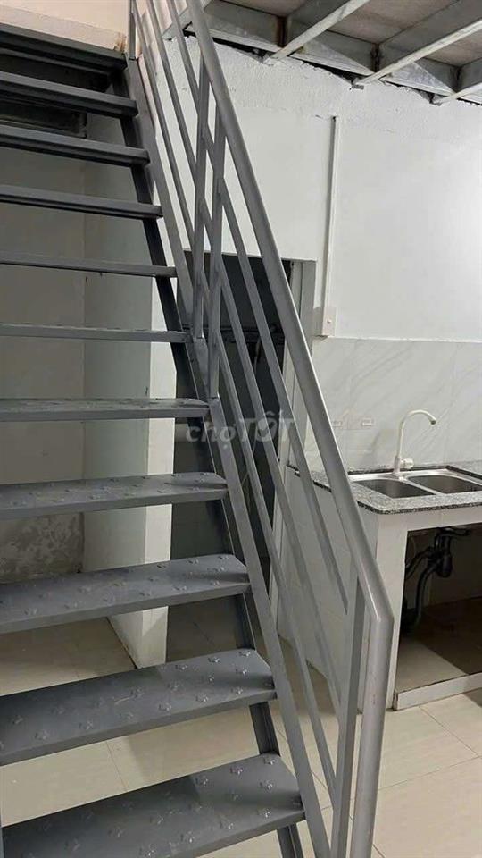 cho thuê nhà DT 4*10  (gân ngã tư Bà Điểm) 4.5tr/tháng
