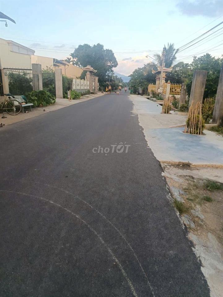 BÁN GẤP NHÀ ĐẤT TẠI MÊ PU,BÌNH THUẬN