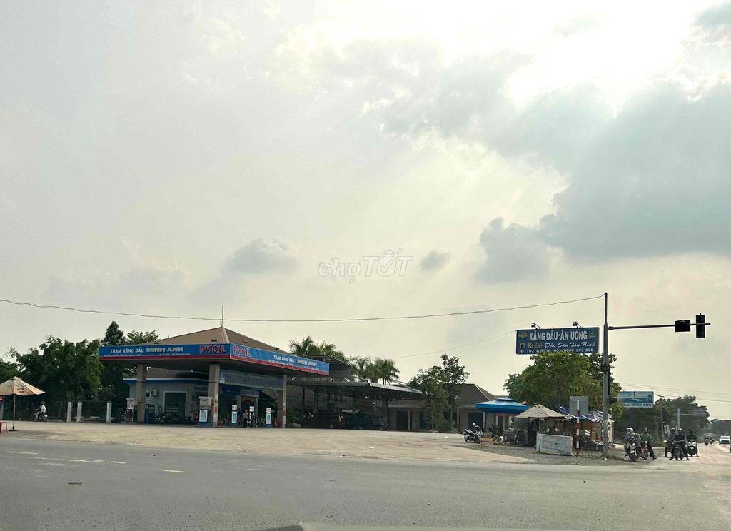 Cho thuê mặt bằng 7x30m2 nhà cấp 4
