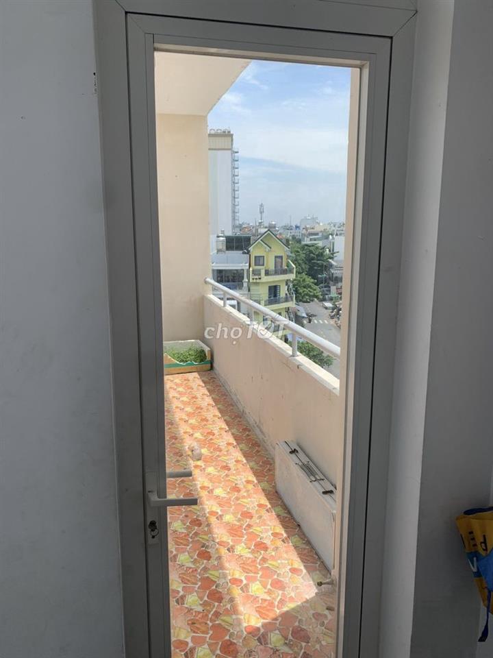 Cho thuê phòng đẹp, trung tâm quận Tân Phú, có chổ đậu xe hơi
