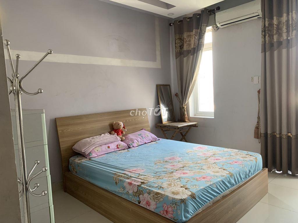 Cho thuê phòng đẹp, trung tâm quận Tân Phú, có chổ đậu xe hơi