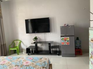 Cho thuê phòng đẹp, trung tâm quận Tân Phú, có chổ đậu xe hơi