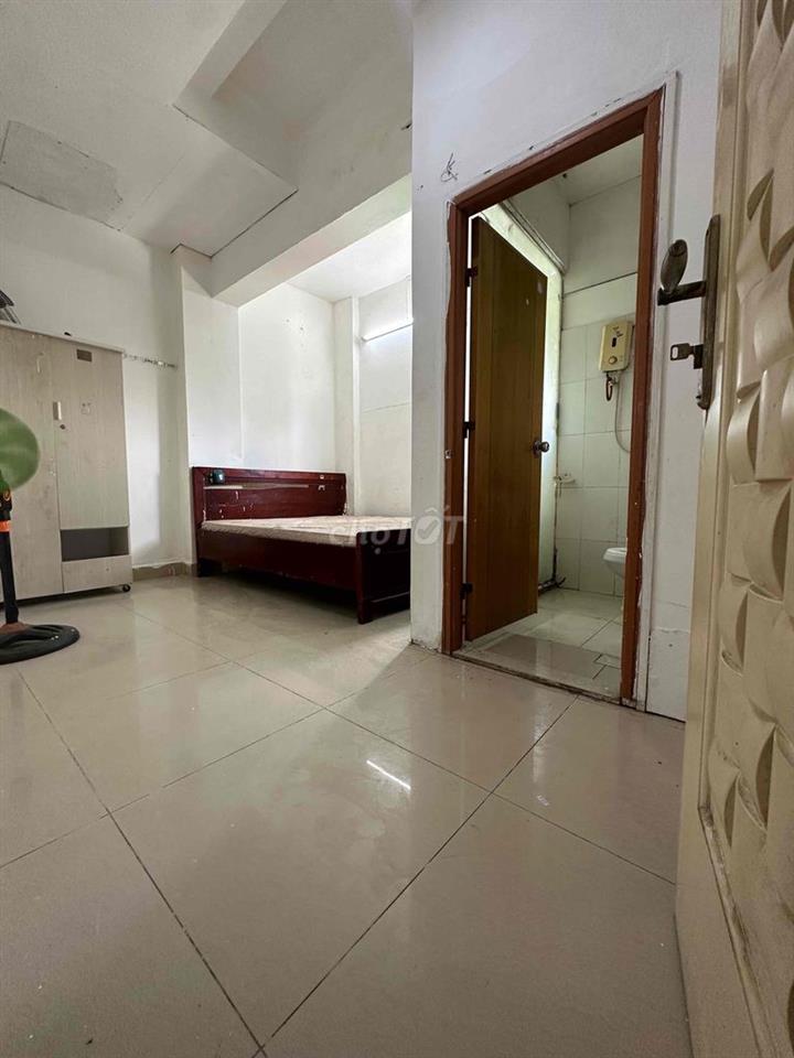 p trọ mặt tien thoáng mát sach se cửa sổ trời