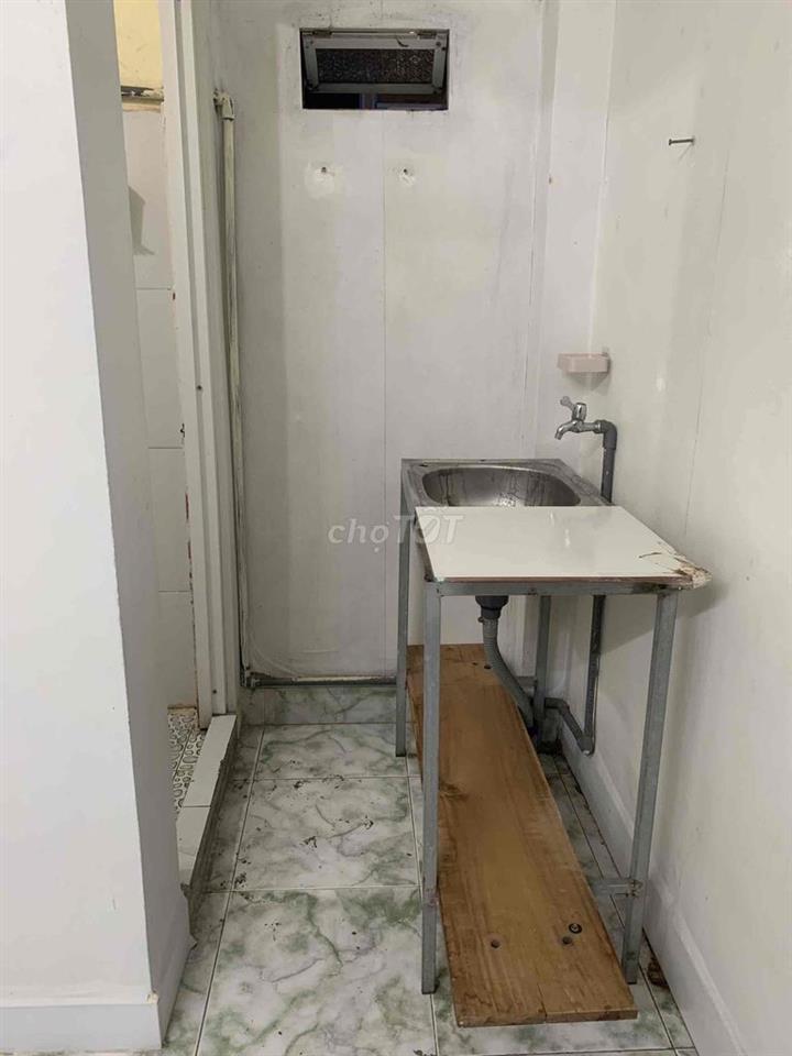 Cho thuê phòng trọ ngay gần ngã tư Phú Nhuận giá chỉ 2,2tr/tháng