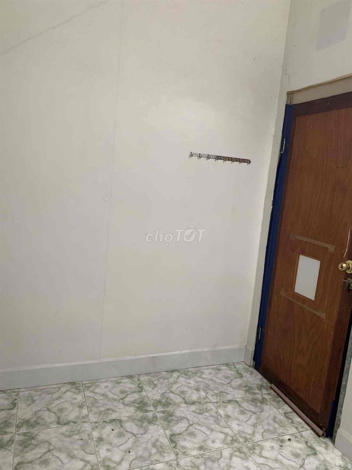 Cho thuê phòng trọ ngay gần ngã tư Phú Nhuận giá chỉ 2,2tr/tháng