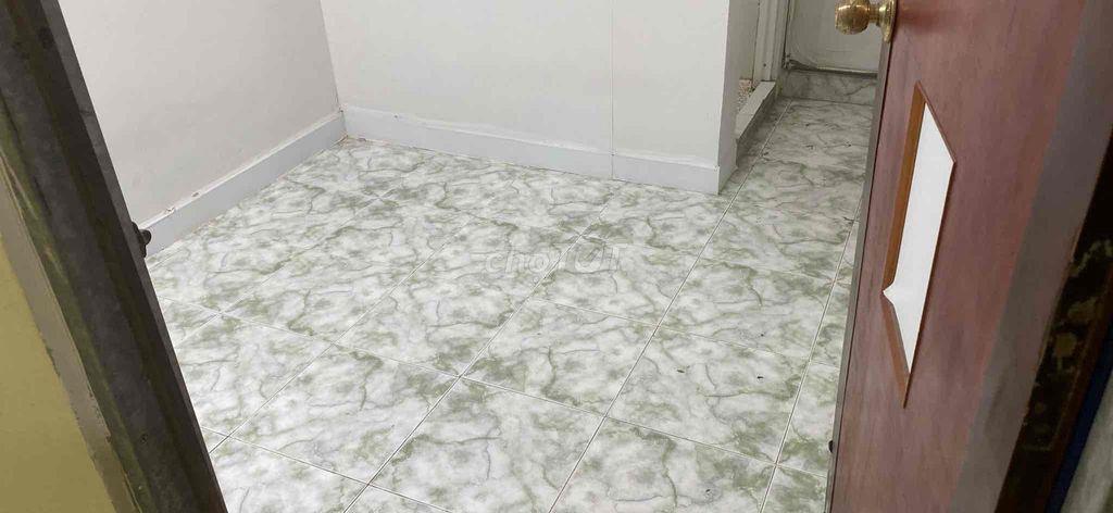 Cho thuê phòng trọ ngay gần ngã tư Phú Nhuận giá chỉ 2,2tr/tháng