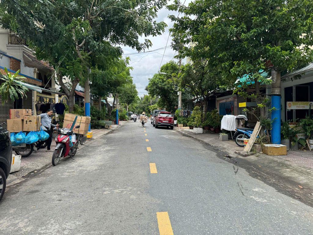 Bán nhà MT Đường số 5 Phước Bình ngay gần Đại Lộ 2 giá chỉ 9 tỷ TL