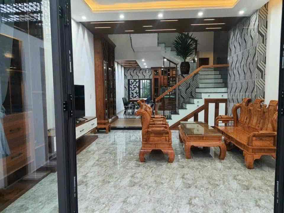 chính chủ cần bán căn nhà  hoà xuân th phố đà nẳng