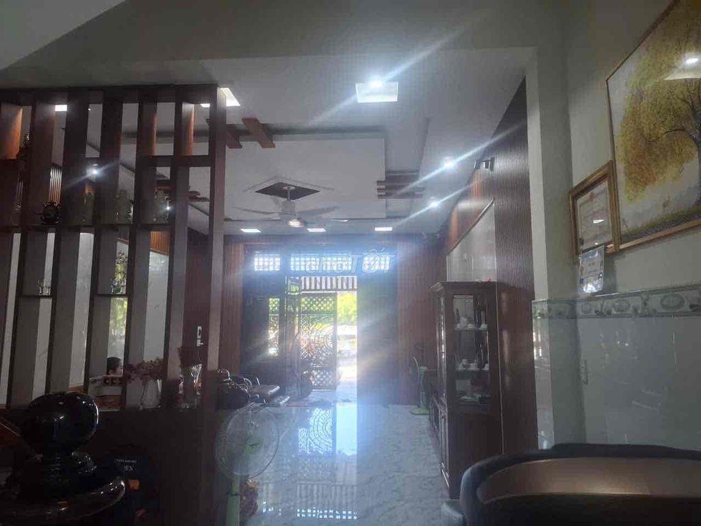chính chủ gơur bán căn  nhà 3 tầng hoà xuân   thành phố đà nẳng