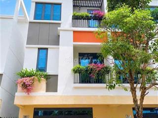 Nhà ở cao cấp ngay mặt tiền đường