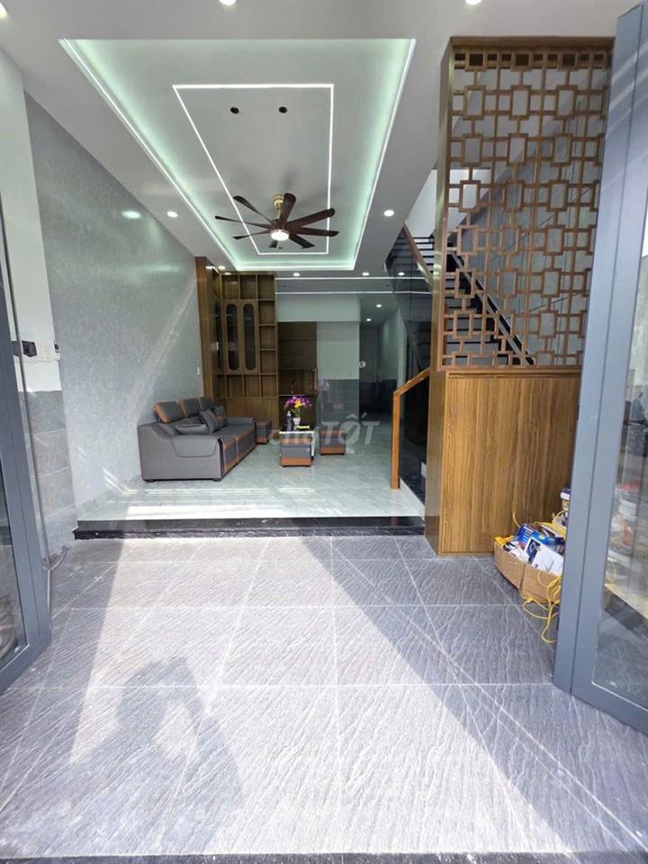 Nhà Dĩ An, đường ô tô, 3 phòng ngủ có phòng thờ,2 nhà vệ sinh