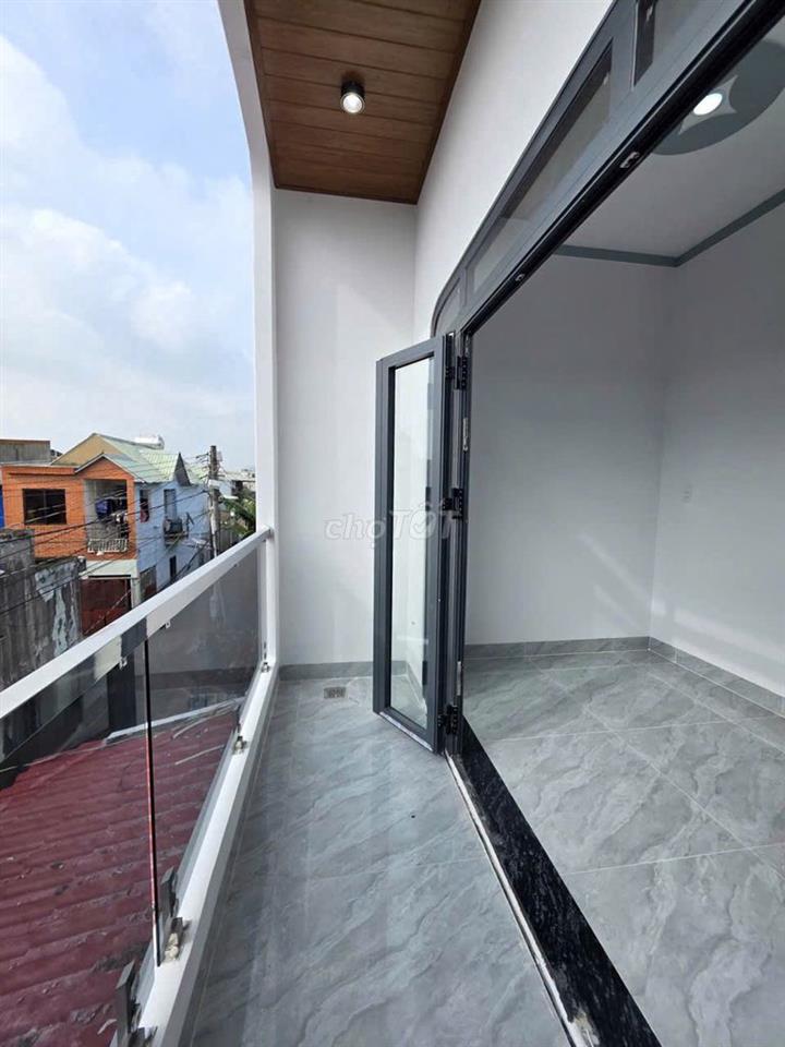 Nhà Dĩ An, đường ô tô, 3 phòng ngủ có phòng thờ,2 nhà vệ sinh