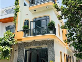 Bán gấp Nhà Tân Uyên 154m2 giá 1,8 tỷ
