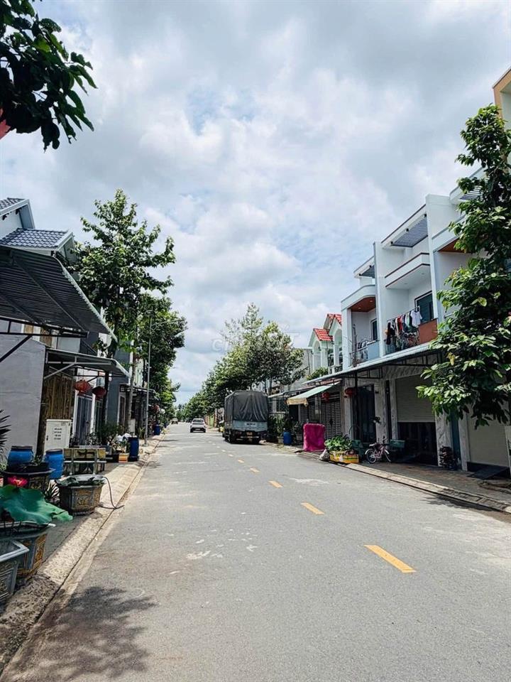 Bán gấp Nhà Tân Uyên 154m2 giá 1,8 tỷ