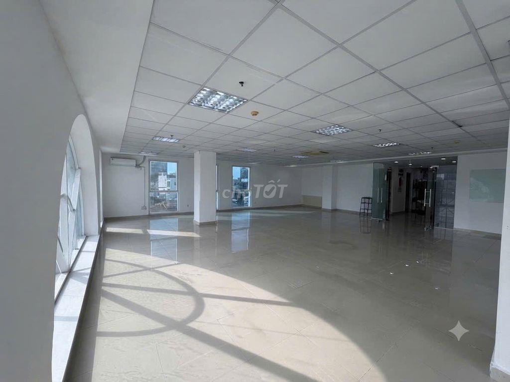 CHO THUÊ VĂN PHÒNG FULL NỘI THẤT –  QUẬN 3 – 185M² GIÁ CHỈ 31 TR/THÁNG