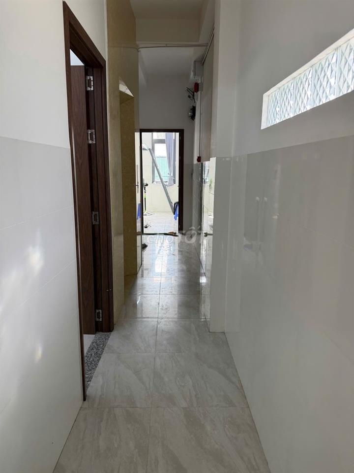 CHDV ngay cổng sau đại học văn lang