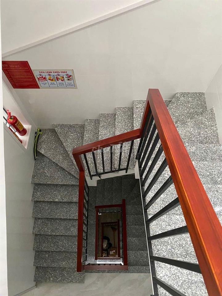 CHDV ngay cổng sau đại học văn lang