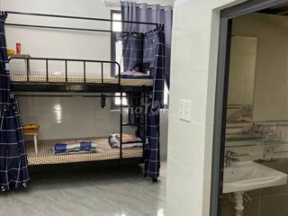 CHDV ngay cổng sau đại học văn lang
