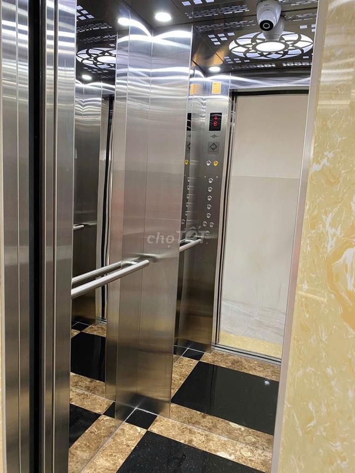 CHDV ngay cổng sau đại học văn lang