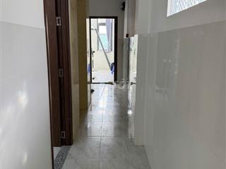 CHDV ngay cổng sau đại học văn lang