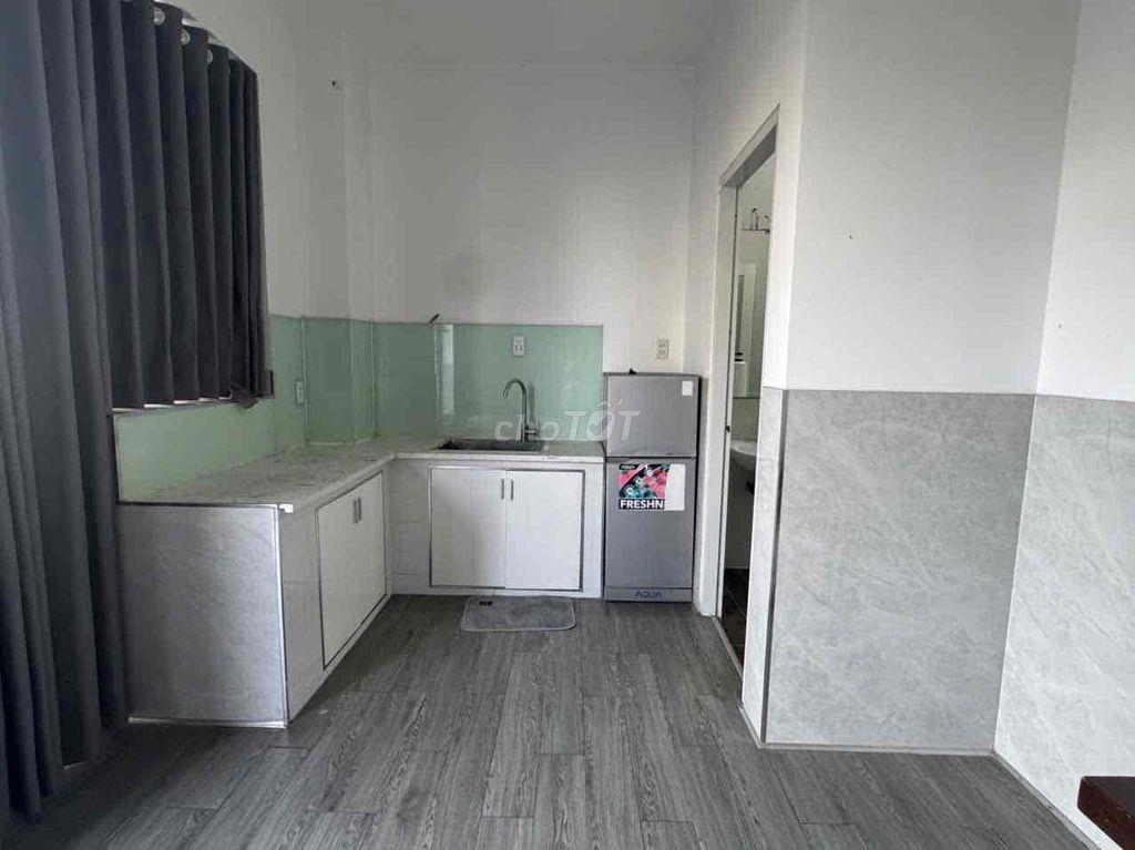 CĂN HỘ FULL NỘI THẤT, FREE XE, BẾP RIÊNG, BAN CÔNG, UEH VHU 10P