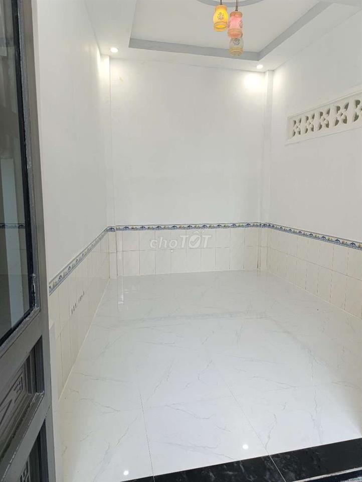 gần chợ gần trường cấp 1 cấp 2 hẻm thông với mặt tiền đường 