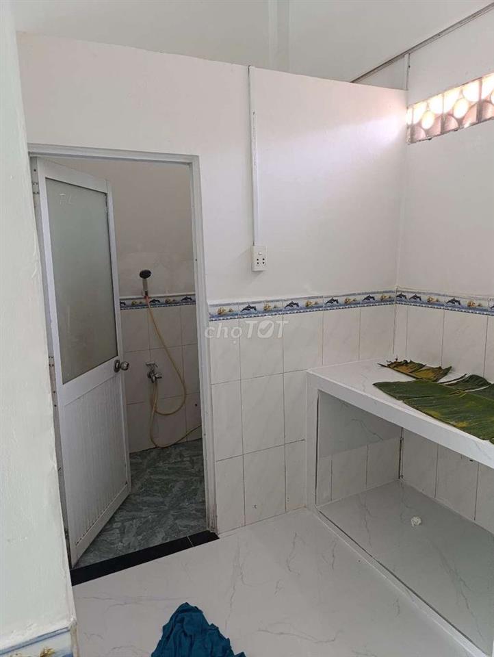 gần chợ gần trường cấp 1 cấp 2 hẻm thông với mặt tiền đường 