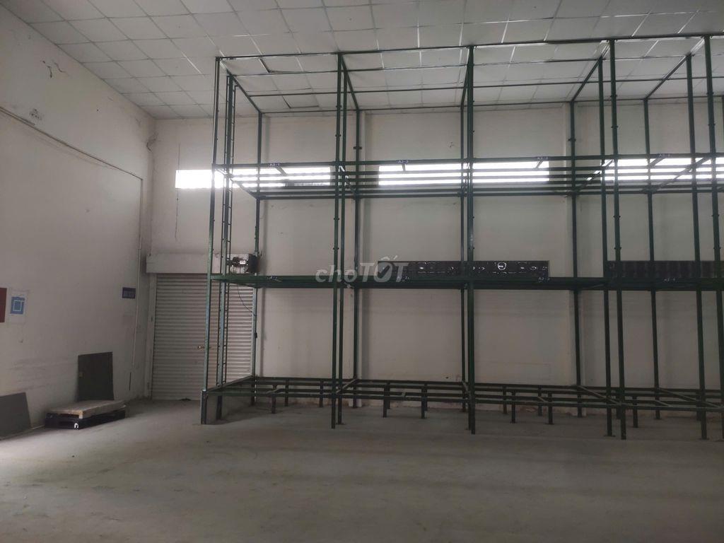 Cho thuê kho trung tâm quận 10, sẵn kệ tầng, bãi đổ xe tải