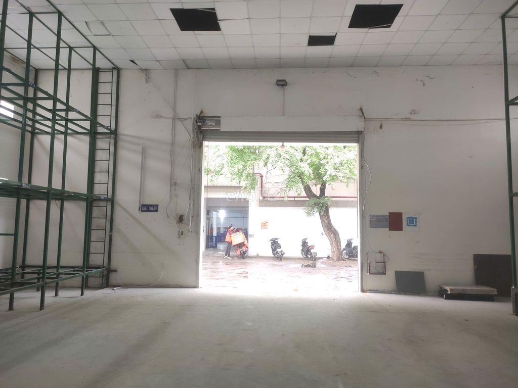 Cho thuê kho trung tâm quận 10, sẵn kệ tầng, bãi đổ xe tải