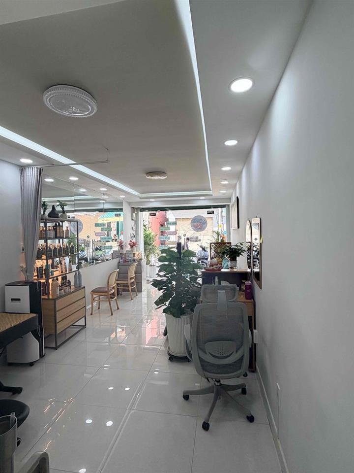 SHARE MB Q3 làm nail 6tr ( bao điện nước)