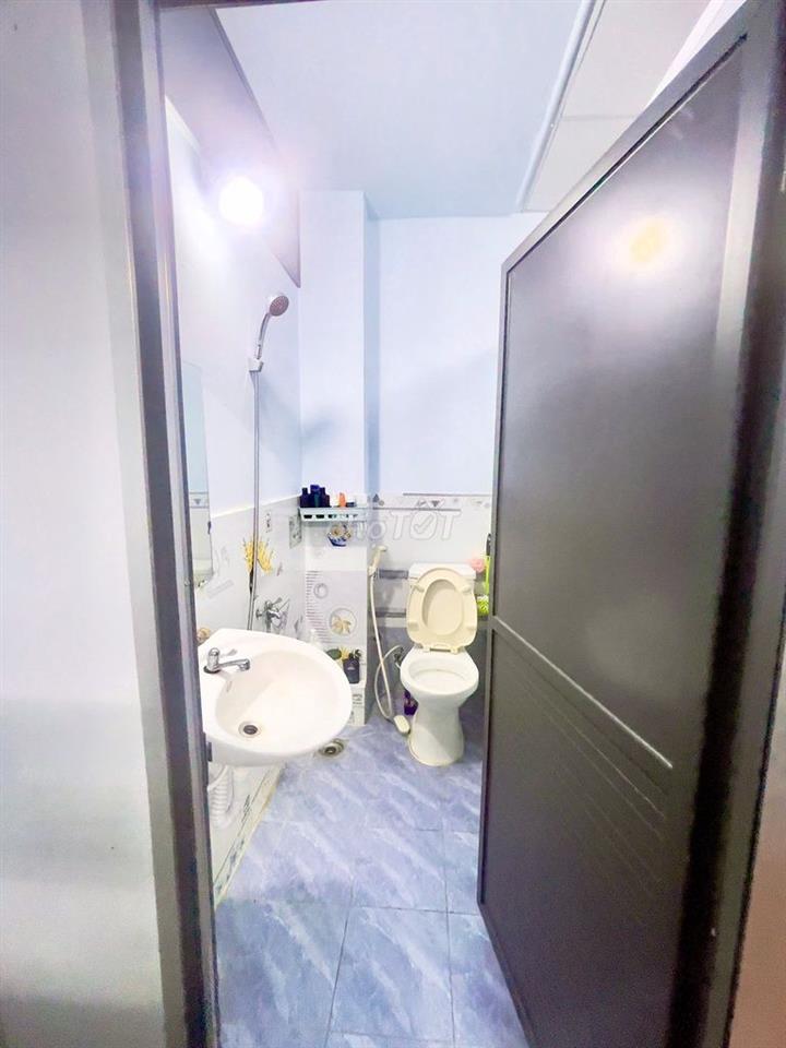 Cho thuê phòng 3 triệu gần Bến Xe Quận 8 - NT đầy đủ - cửa sổ trời