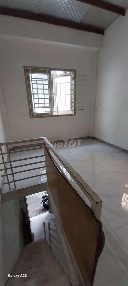 nhà nhỏ một trệt một lầu diện tích sử dụng 26 mét vuông có máy lạnh