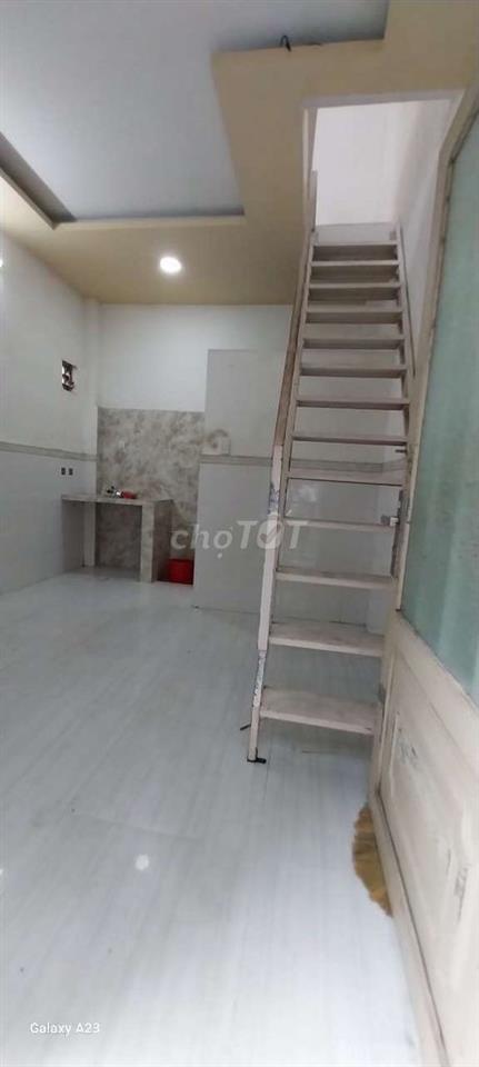 nhà nhỏ một trệt một lầu diện tích sử dụng 26 mét vuông có máy lạnh