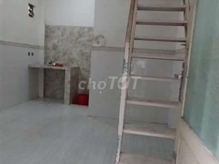 nhà nhỏ một trệt một lầu diện tích sử dụng 26 mét vuông có máy lạnh