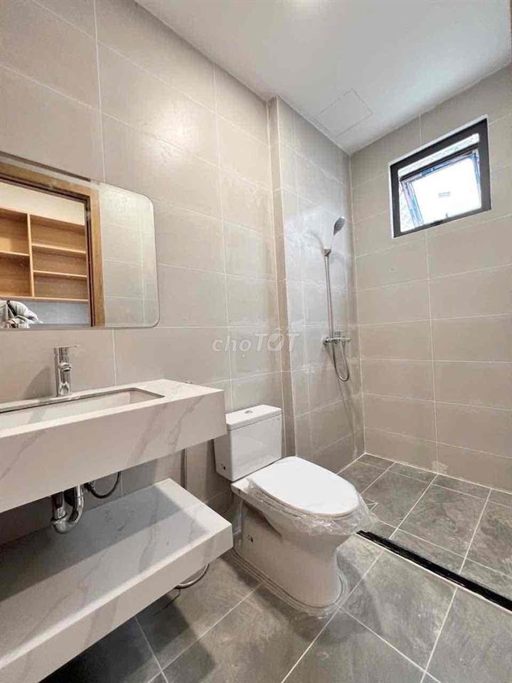 STUDIO CHỈ TÍNH ĐIỆN VÀ NƯỚC BAN CÔNG FULL NỘI THẤT MỚI XÂY