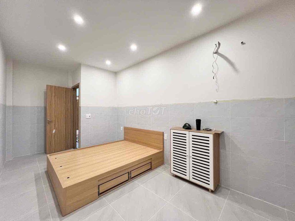 STUDIO CHỈ TÍNH ĐIỆN VÀ NƯỚC BAN CÔNG FULL NỘI THẤT MỚI XÂY