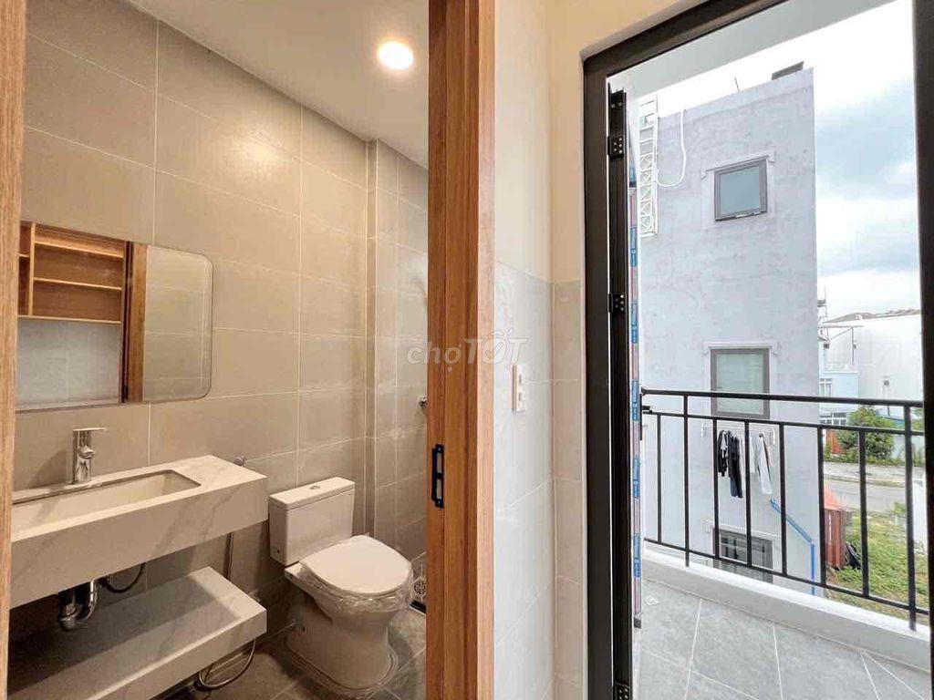 STUDIO CHỈ TÍNH ĐIỆN VÀ NƯỚC BAN CÔNG FULL NỘI THẤT MỚI XÂY