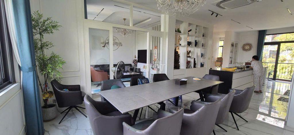 Bán nhà 6 tầng có thang máy nội thất cao cấp - Khu Vinhomes Quận 9 