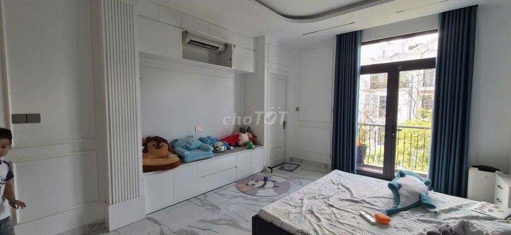 Bán nhà 6 tầng có thang máy nội thất cao cấp - Khu Vinhomes Quận 9 
