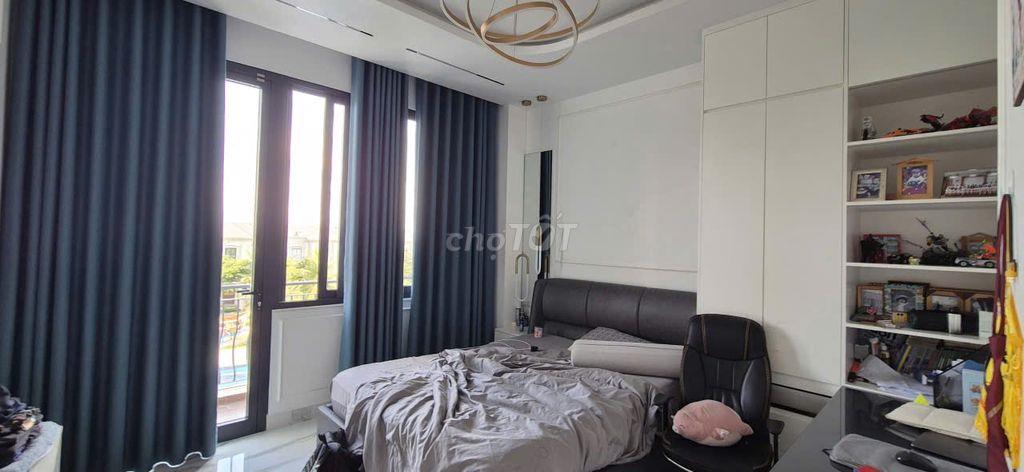 Bán nhà 6 tầng có thang máy nội thất cao cấp - Khu Vinhomes Quận 9 