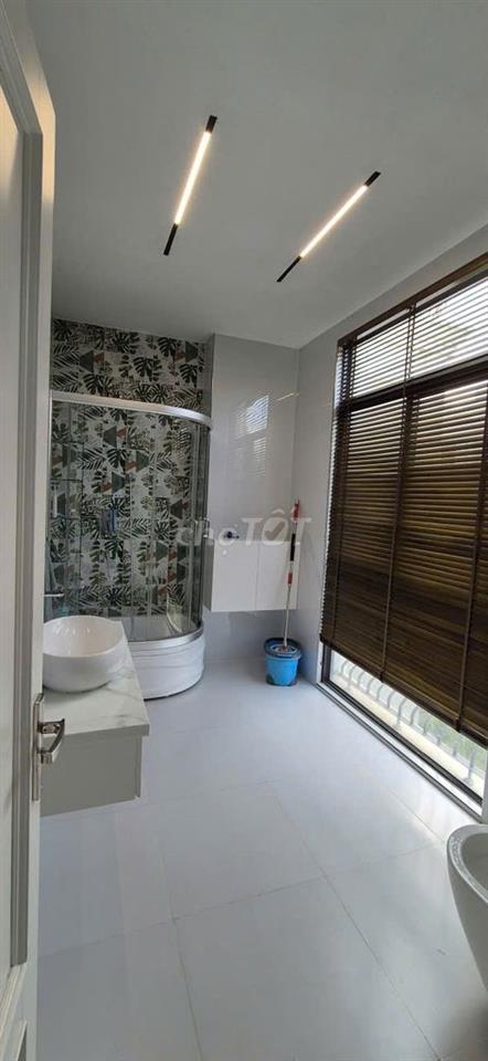 Bán nhà 6 tầng có thang máy nội thất cao cấp - Khu Vinhomes Quận 9 