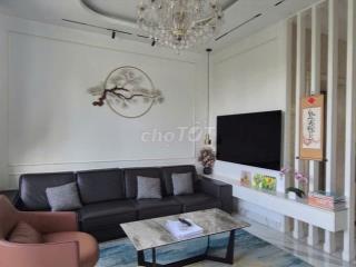 Bán nhà 6 tầng có thang máy nội thất cao cấp - Khu Vinhomes Quận 9 
