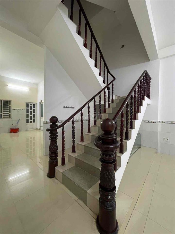 - CHO THUÊ NHÀ MỚI LEN KENG ,3 LẦU 400m ( Q9) - Mặt tiền khu tái định