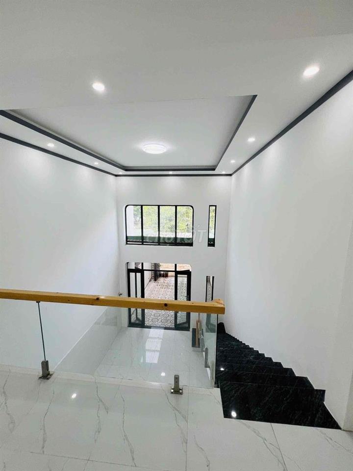 nhà hoàn thiện