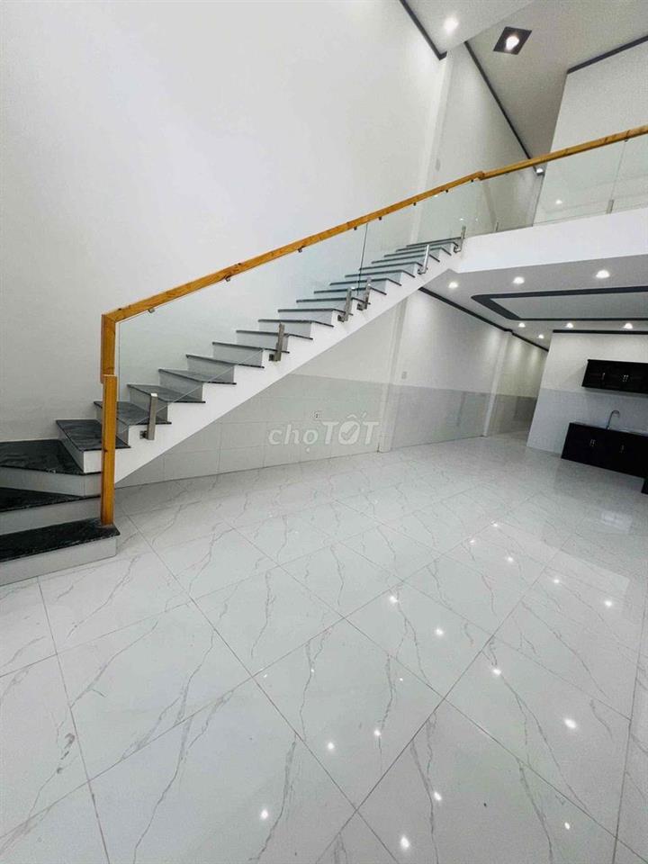 nhà hoàn thiện