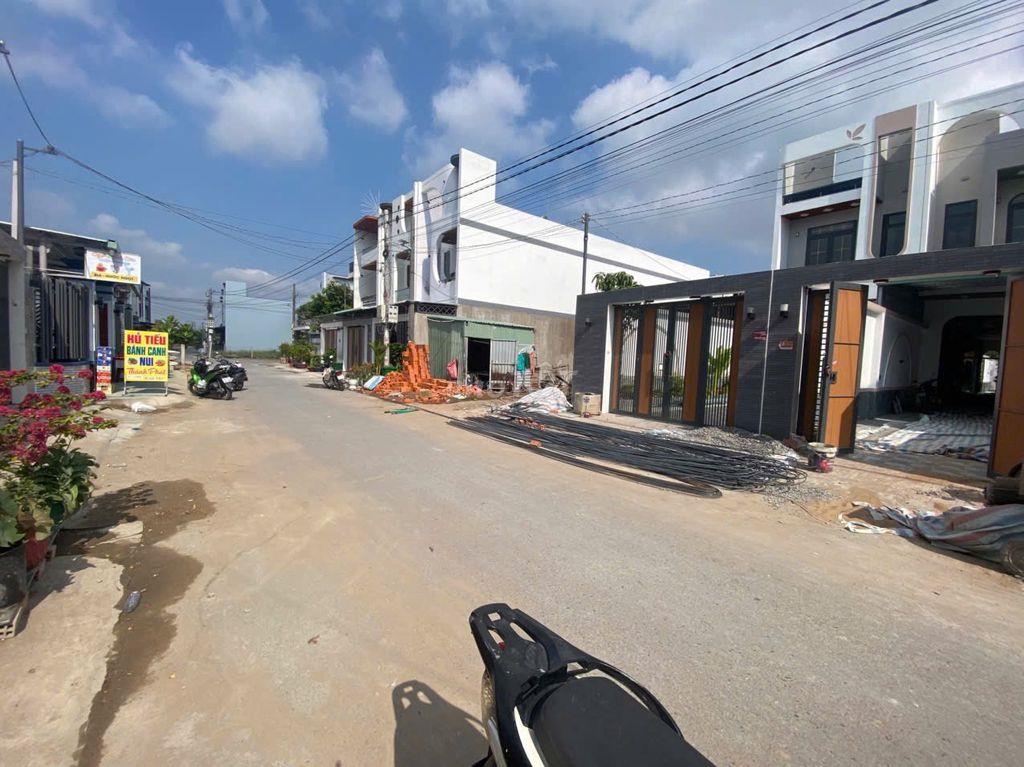 Chính chủ! Bán căn nhà vườn Dt 4,5 x66m. Shr hoàn công chỉ 4,1T