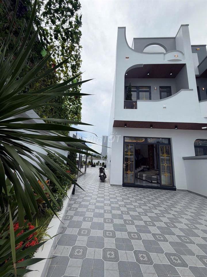 CHÍNH CHỦ BÁN GẤP NHÀ VƯỜN CÁCH TP 30Phút