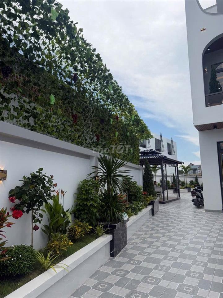 CHÍNH CHỦ BÁN GẤP NHÀ VƯỜN CÁCH TP 30Phút